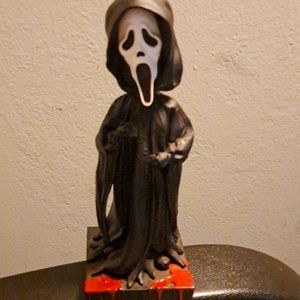 Scream Bob head statue